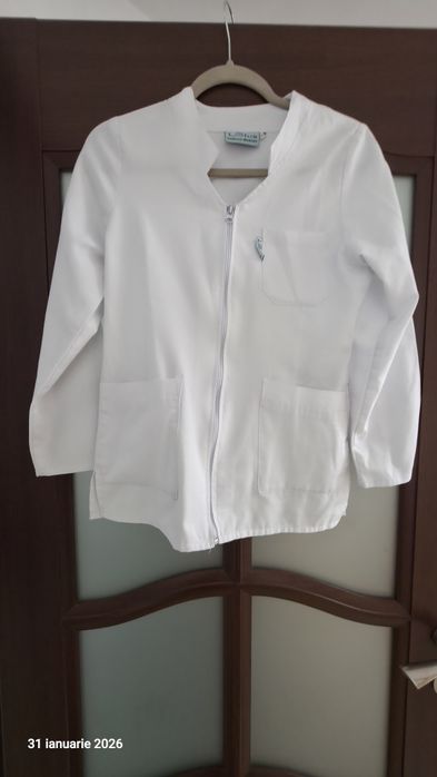 Vand bluze si pantaloni medicali