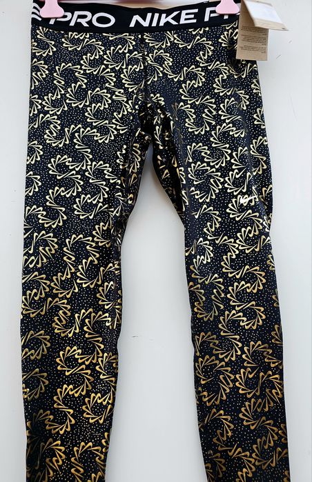 Nike оригинален дамски клин Л размер нов