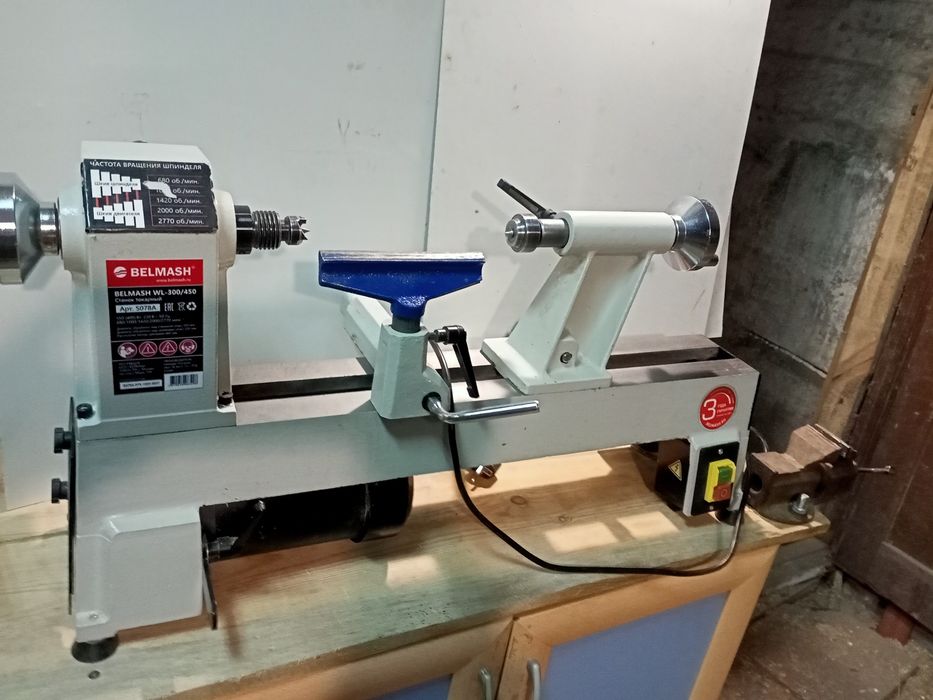 Продам  токарный станок по дереву ,Белмаш,