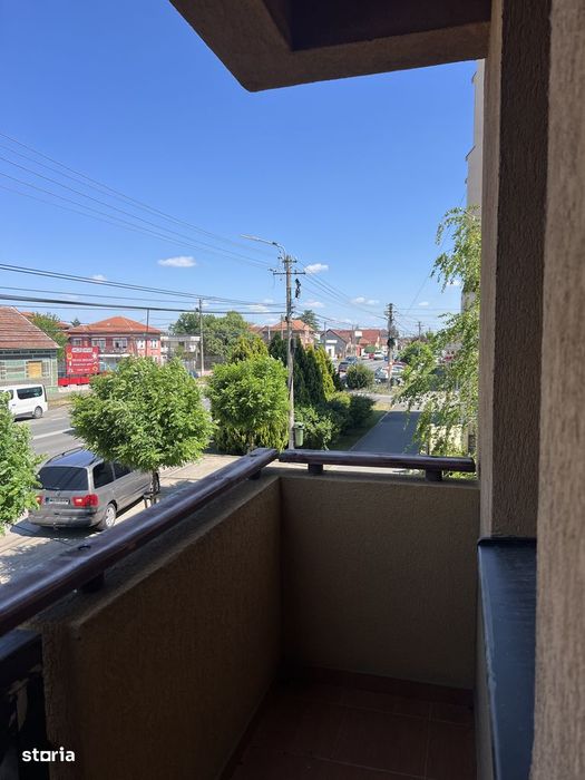 Garsonieră spațioasă cu balcon și loc de parcare în Arad