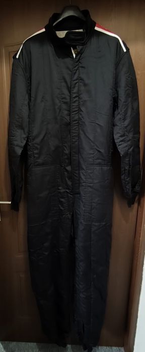 costum de curse profesional nou de la OMP Racing