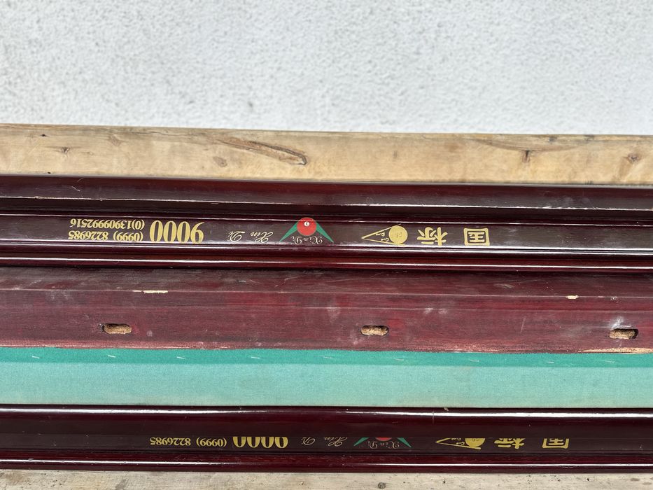 В продаже бильярдный стол