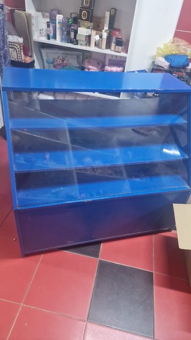 Полки, ресепшн, ветрина продается