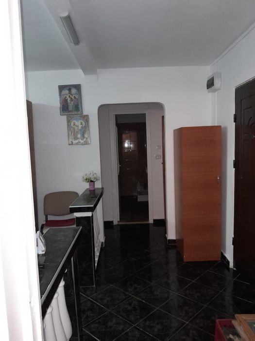 Proprietar vand apart. 2 cam. in Gherla centrala et 3 langa parc renov