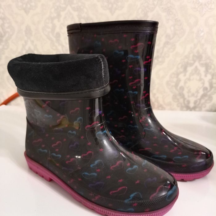 Продам детские резиновые сапоги