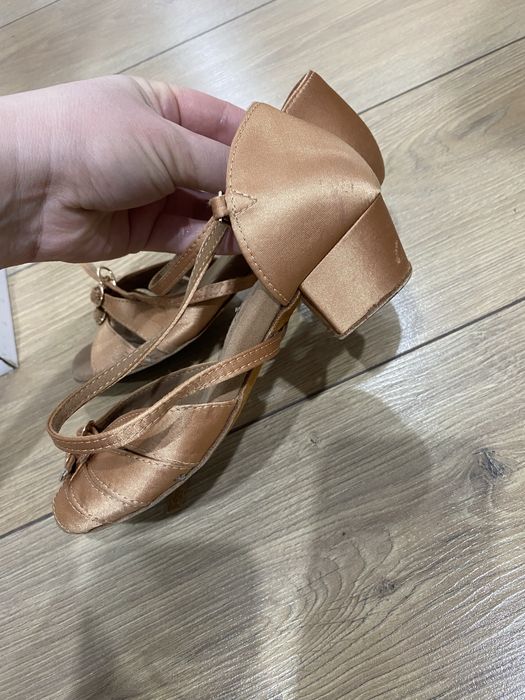 Продам танцевальные туфли