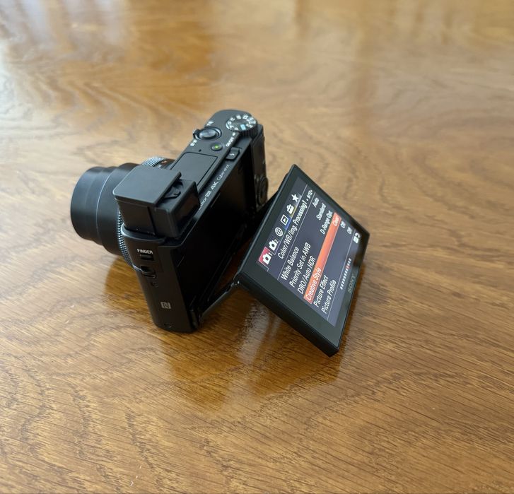 Sony RX100 vi , m6, premium , obbiectiv zeiss 24-200 mm f2.8 ca nou