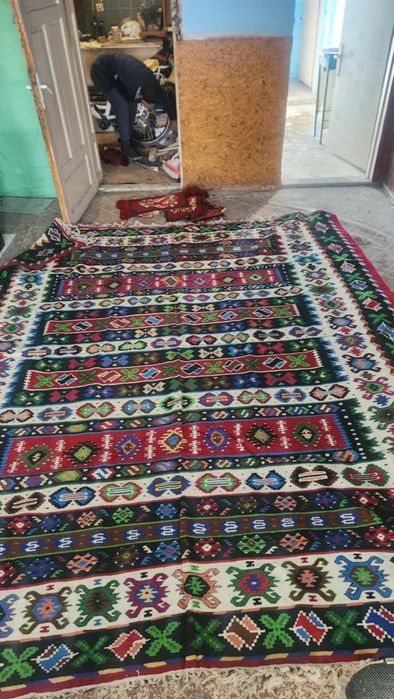 Чипровски килим абсолйт но запазен. 3 на4 метра
