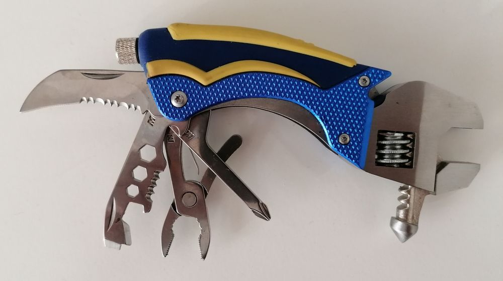 Unealtă multifuncțională.. Multi tool