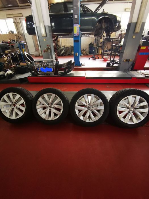 4 бр. оригинални джанти VW и зимни гуми Пирели/Pirelli 215/55 R17