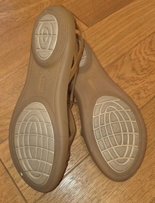 Crocs Isabella Strappy Sandal damă Auriu Mărime 37