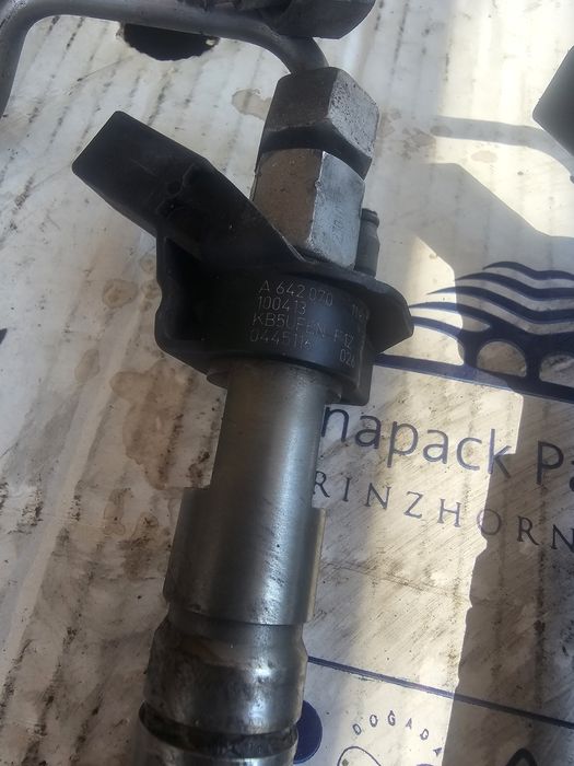 Injectoare mercedes cod A642070 /0445115