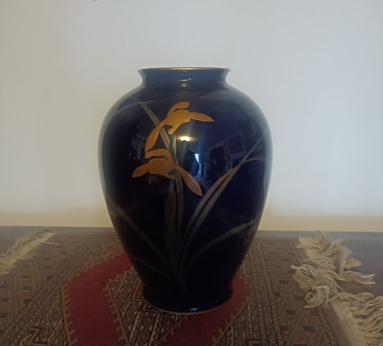 Vază japoneză din porțelan cobalt albastru cu motive aurii – 26 cm