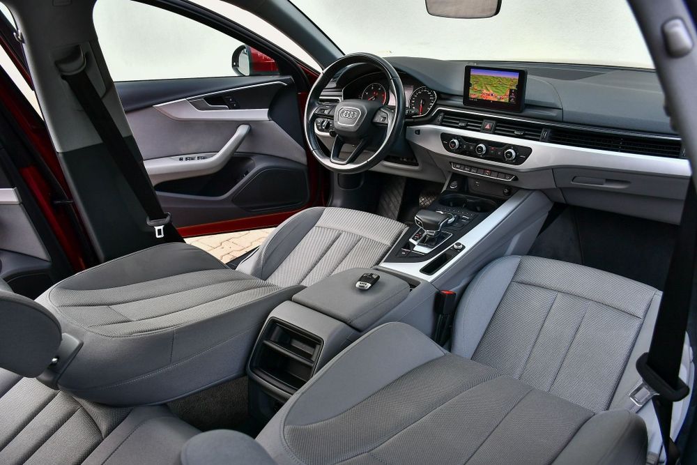 Audi A4 Ultra / S-tronic / Full Led / Matrix
