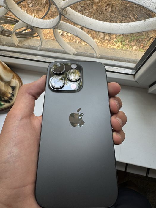 iPhone 16 Pro black