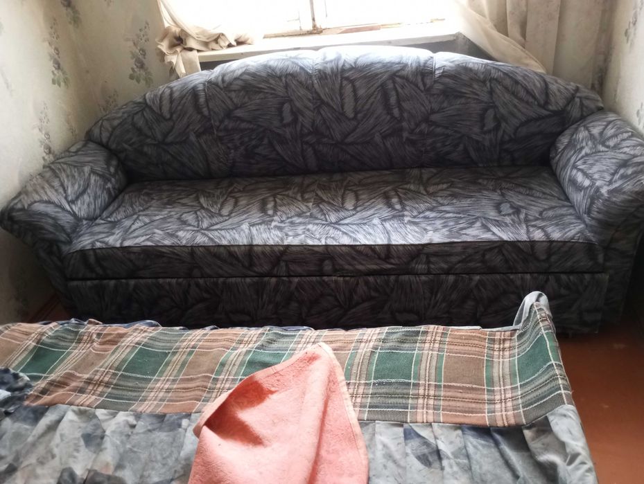 Продам дёшево диван. Раскладной.