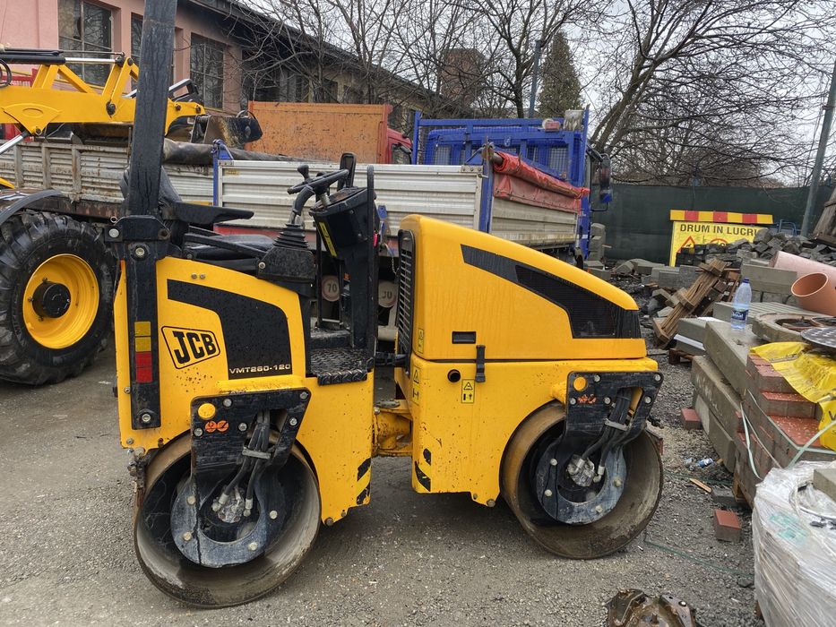 Inchiriez cilindru compactor 3,5 to executie terasamente