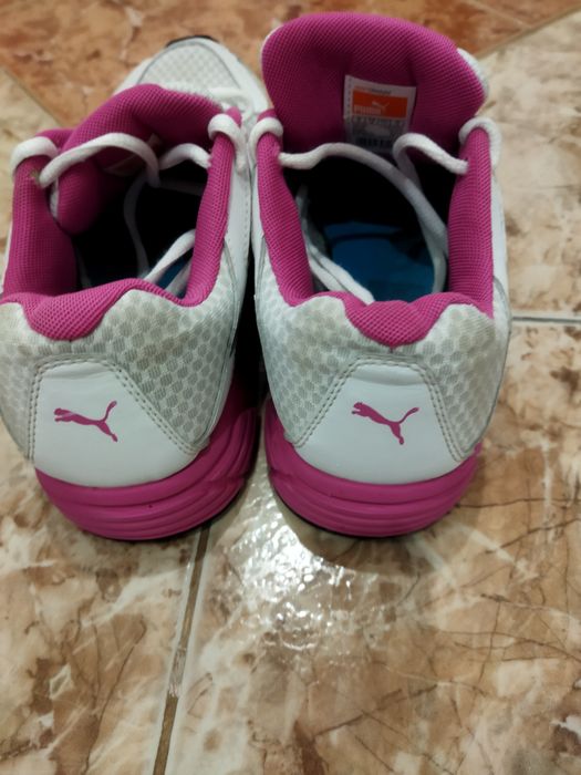 Дамски маратонки пума.