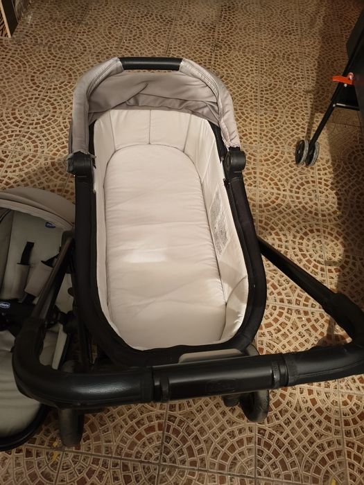 Cărucior Chicco 3 în 1 - Sistem Complet (Landou, Parte Sport, Scoică)