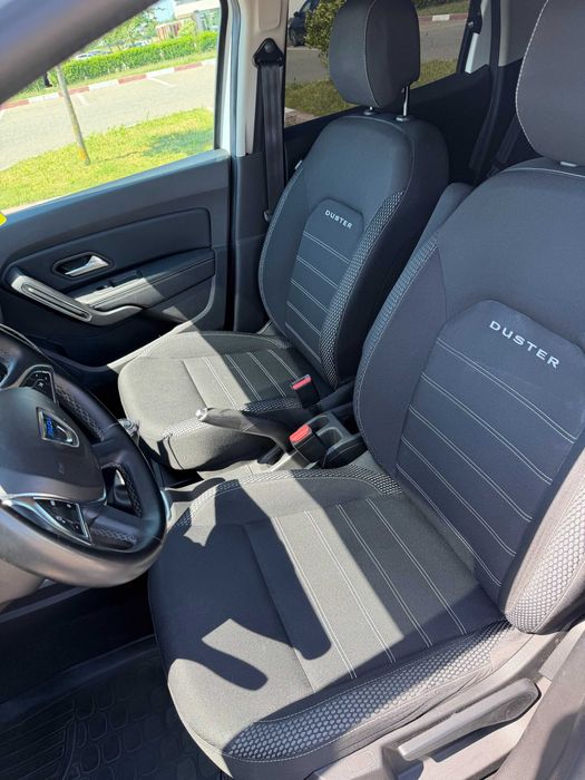 DACIA DUSTER 1.5 dCi - Diesel / 4x4 / Navigatie / Daylight LED / Waze / Maps / Pilot Automat / Euro 6