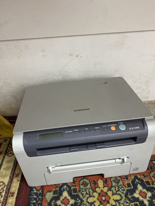 Продаётся МФУ Samsung SCX-4200 (принтер / сканер / копир)
