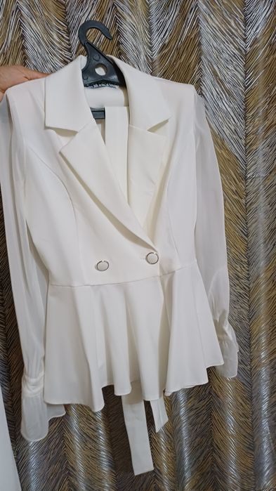 Размер: 42; 44; Костюм двойка с ремнем (Белый)