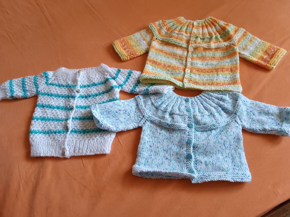 Бебешки жилетки ръчно изработени за момчета и момичета