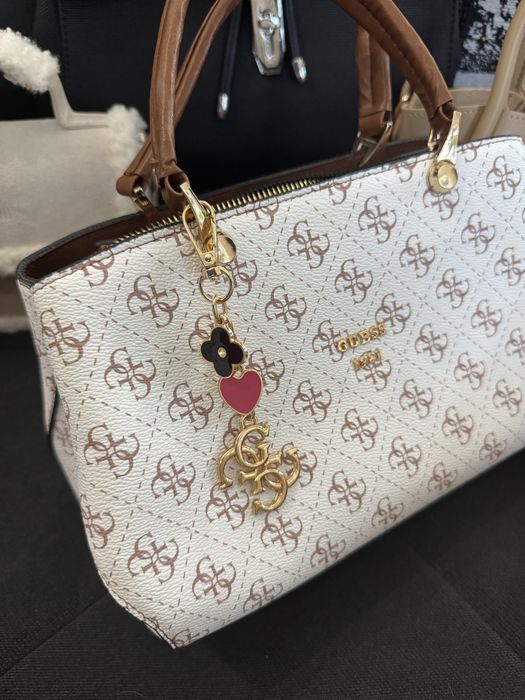 Дамски чанти на симвоилични цени