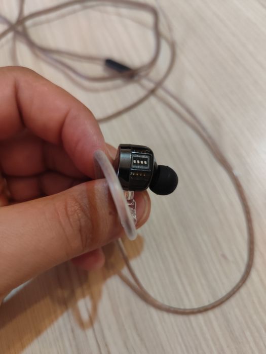 Căști IEM cu microfon