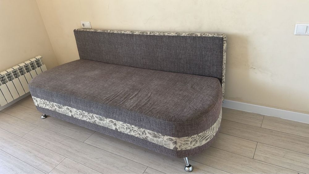 Продам Диван  20.0000