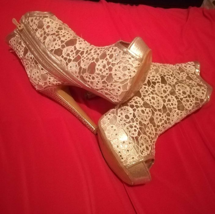 Botine din dantela 38