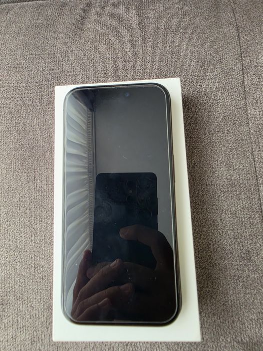 Iphone 15 pro с гаранция 256 gb Titanium Black