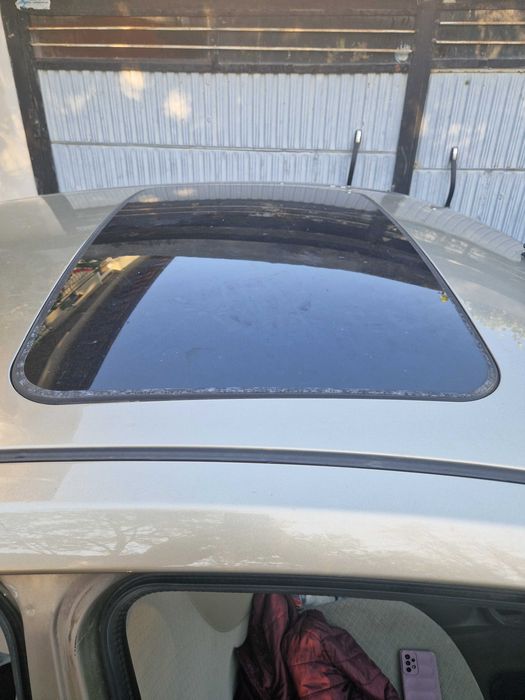 Нисан Микра автоматик, с газ, с шибидах и 2 чифта гуми с джанти.