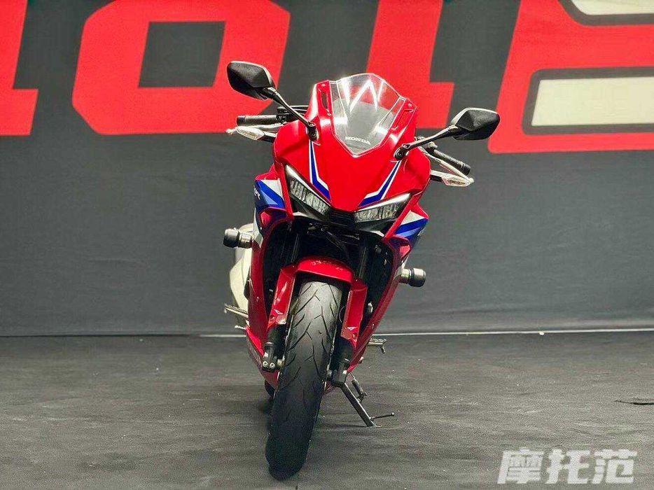 Honda CBR400R 2025 • 400cc • ABS + TCS • идеал ҳолат