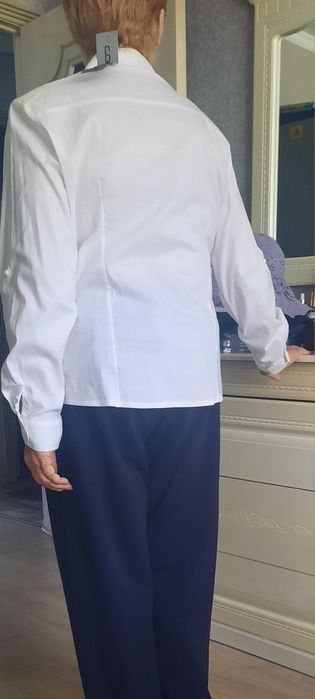 Белая женская рубашка