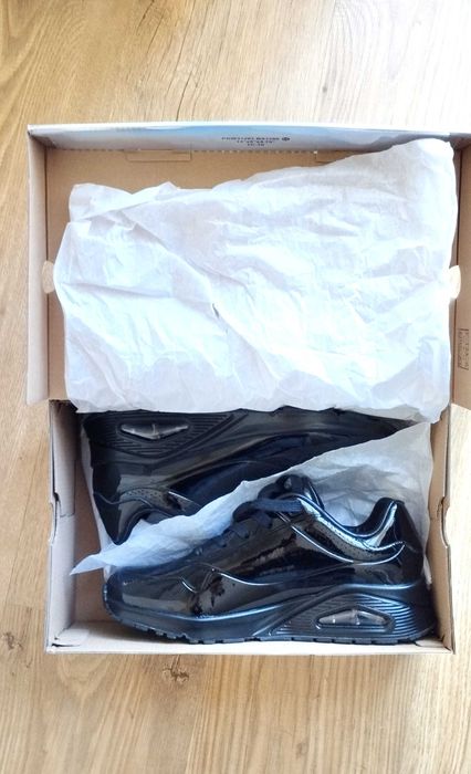 НОВИ Дамски черни обувки Sketchers