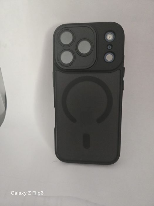 MagSafe калъф за iPhone 17 Pro / 17 Pro Max–опушен гръб, черна рамка