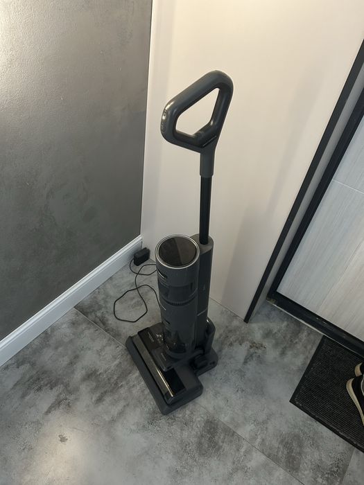 Пылисос вертикальный