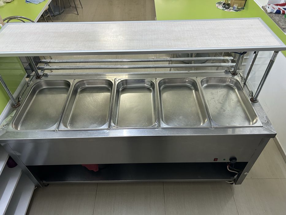 Vitrina calda si vitrina rece cu mobiler