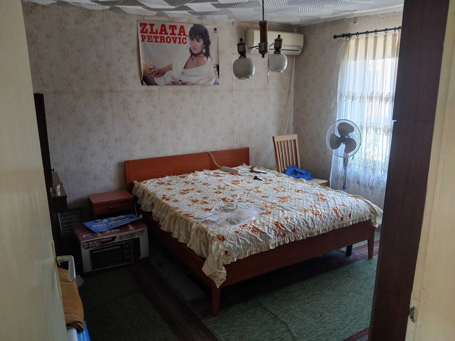 Продавам къща в село Гиген тел.за връзка 0899934142,0896418272