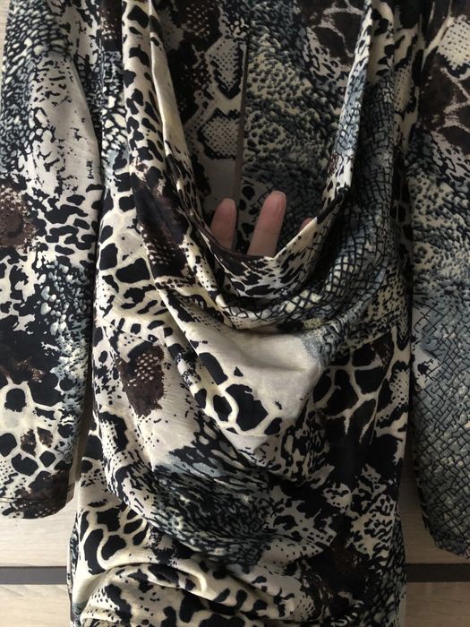 Vând rochițele din imagine