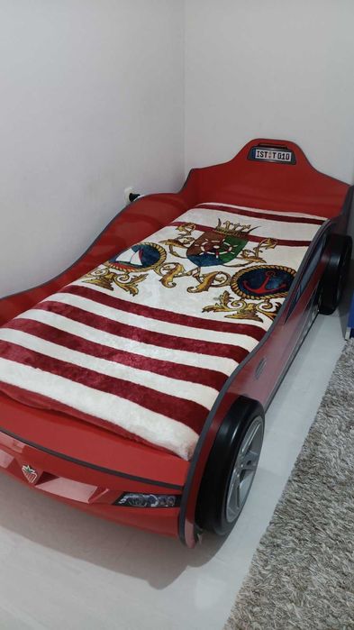 Легло - кола много  запазено