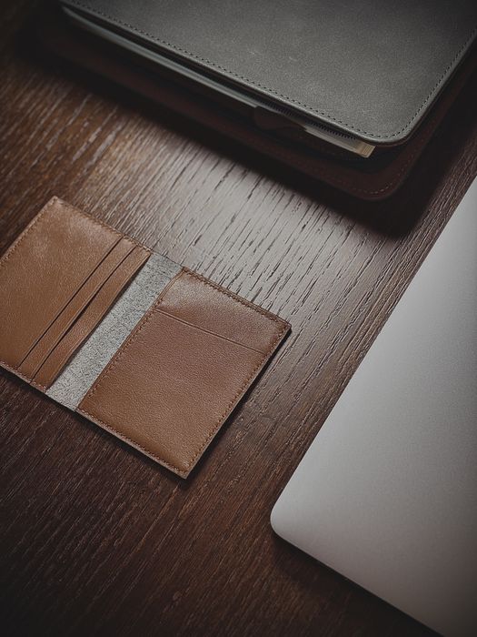 Portcard din piele naturala lucrat manual