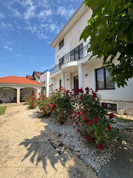 Vila de lux deosebita cu cinema  str salcamilor  la Dudu Chiajna