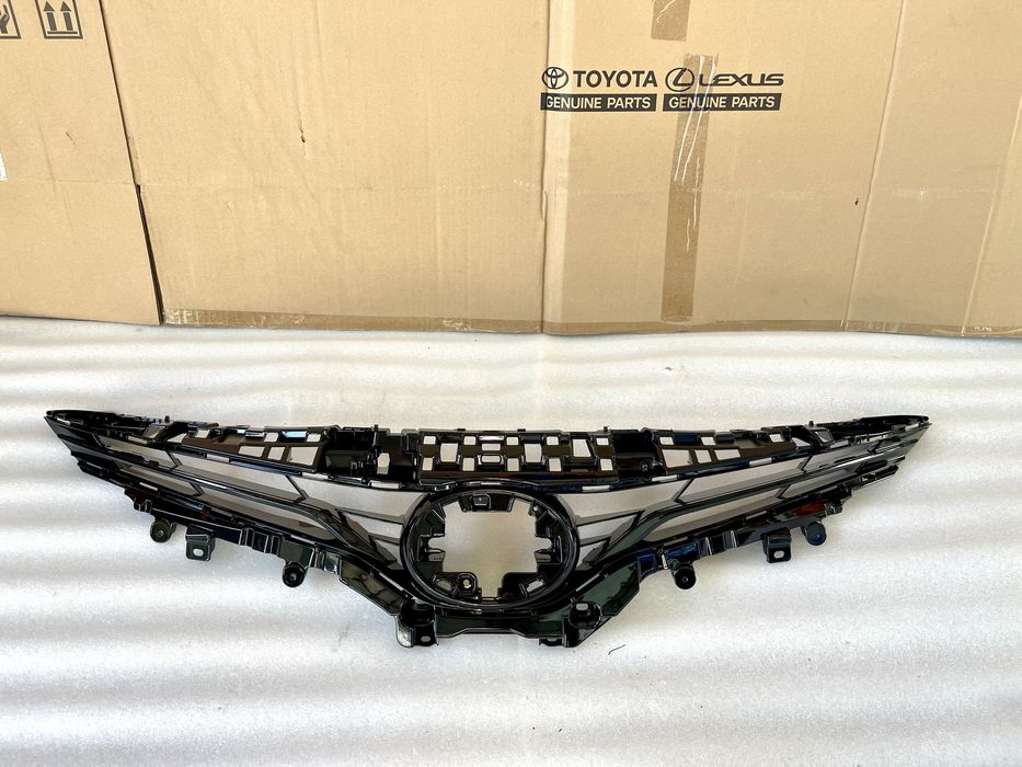 Решетка радиатора (верхняя) Camry 75 Камри 75