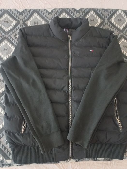 Продавам преходно пухено яке с текстилни ръкави, Tommy Hillfiger!