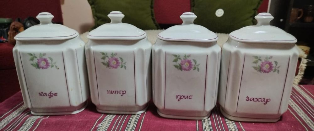 Ретро комплект за подправки състоящ се от 9 части в отлично състояние