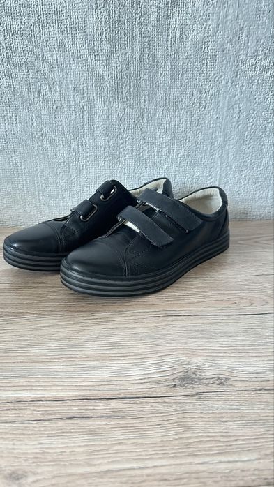 Продам обувь для девочки