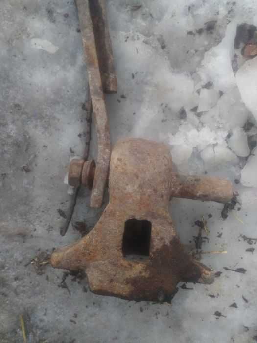 Запчасти на плуг.    .    .