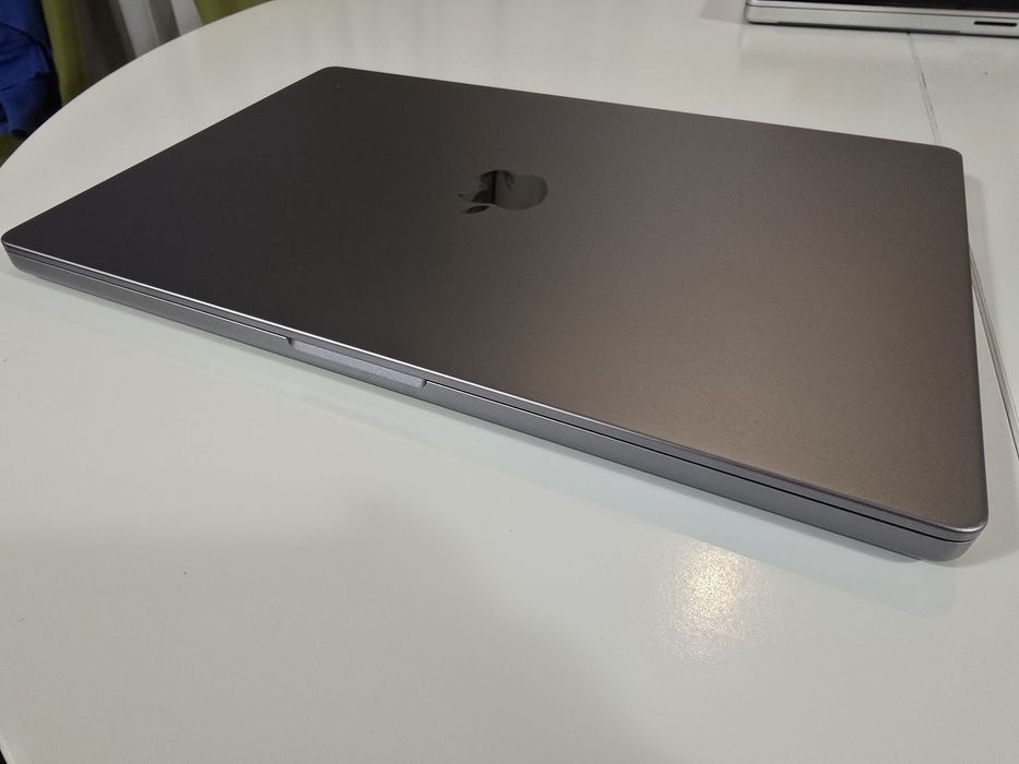 MacBook Pro 16” M1 – 16GB RAM / 512GB SSD – stare impecabilă